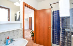 Douche, sèche-cheveux