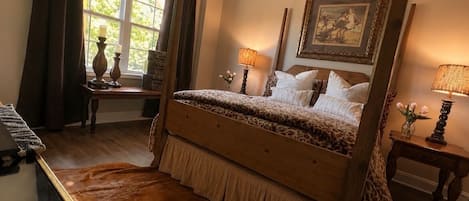 6 bedrooms, desk, iron/ironing board, travel crib