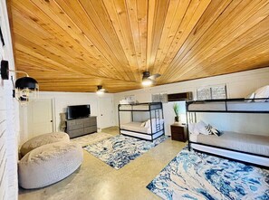 4 bedrooms, desk, travel crib, free WiFi - Lagoasis - Waterfront property with plenty of space and privacy (Lago Vista)