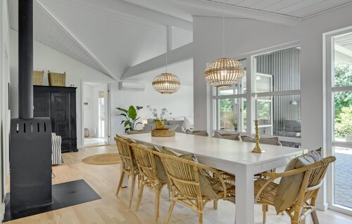 4 bedroom lovely home in Gilleleje