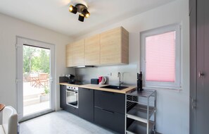 Kühlschrank, Mikrowelle, Ofen, Geschirrspüler