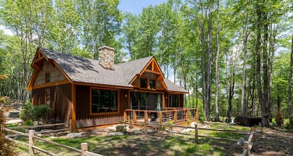 Stillness Springs at Eagles Nest - Pet Friendly, Two master suites, firepit, hot tub, creek, 1 acre!