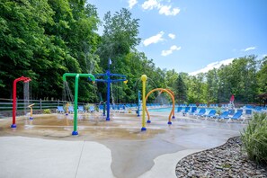 Indoor pool, outdoor pool - Rocky Forest Cabin - Lake / Skiing / Casino / Hiking  (Gouldsboro)