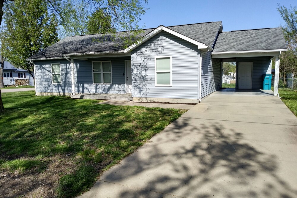 Huzzah, Courtois, and Meramec Rivers !! Bike Park!! New House!! Cell Reception!!