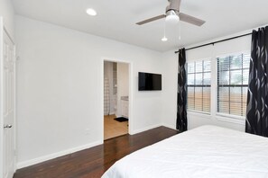 4 habitaciones, caja de seguridad en la habitación y escritorio 