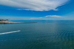 Am Strand, Liegestühle, Strandtücher