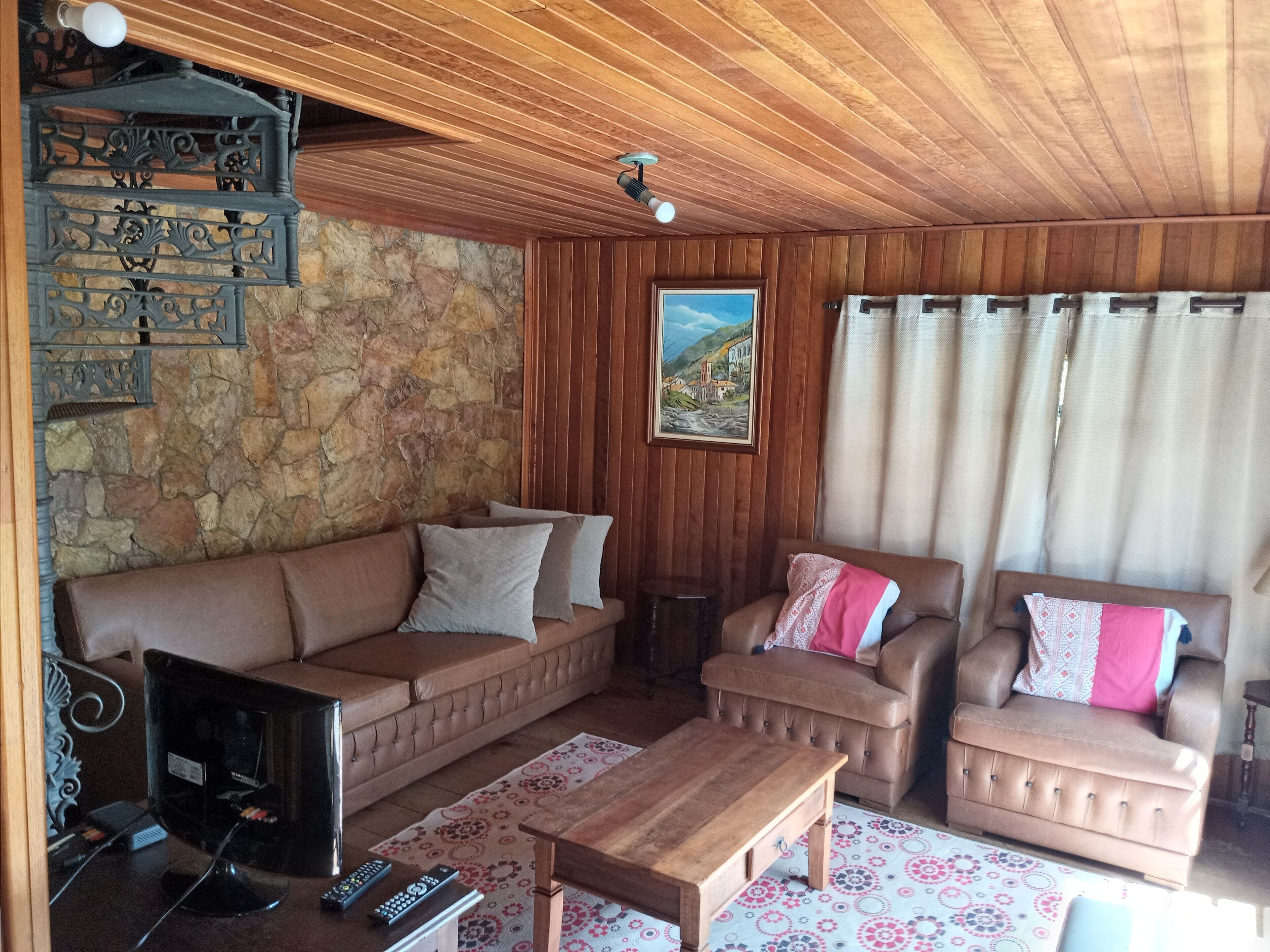 Beautiful Cozy Farm, well located 25 minutes from the capital. 