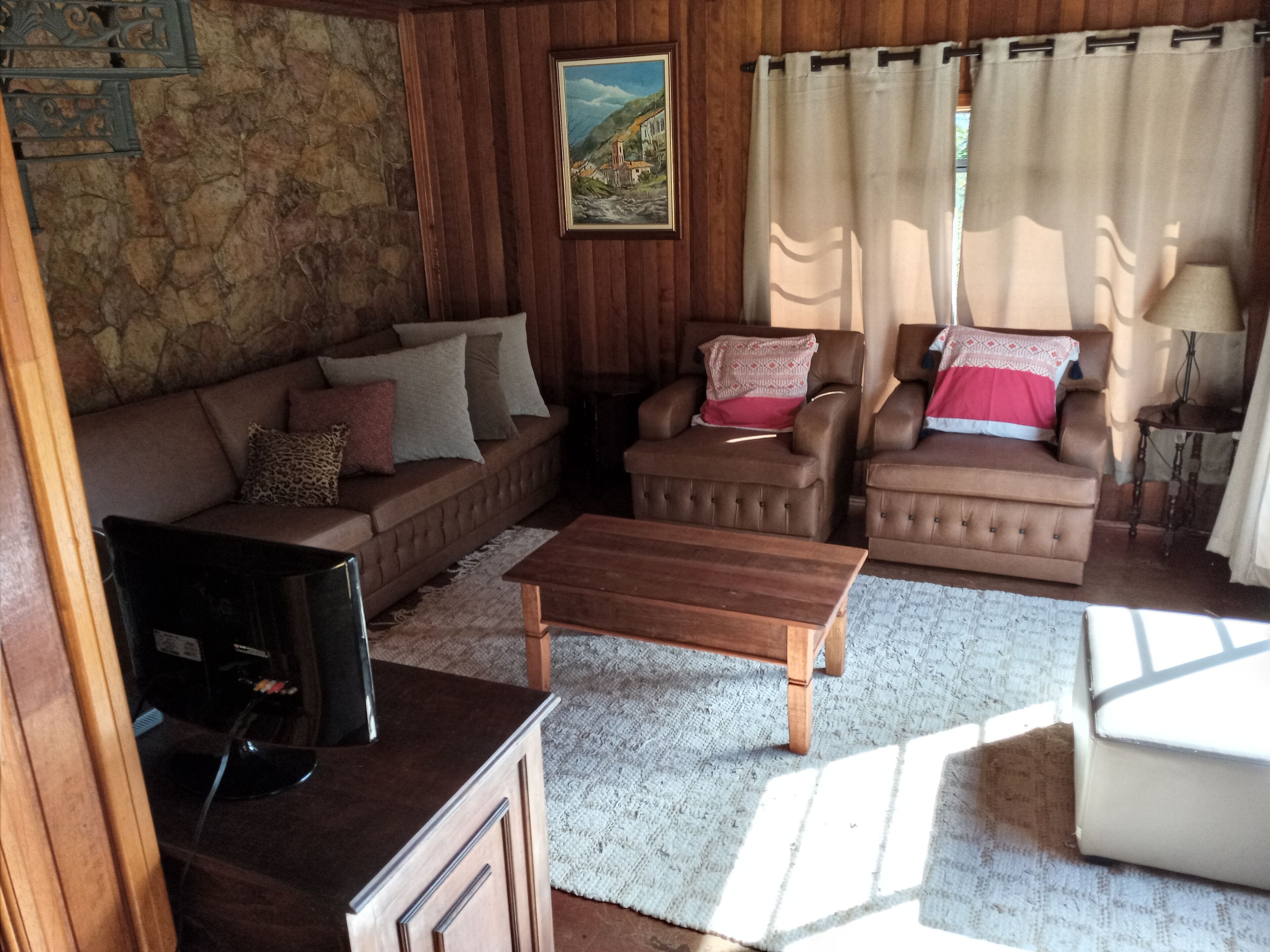 Beautiful Cozy Farm, well located 25 minutes from the capital. 