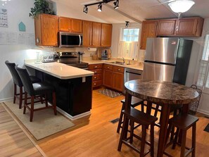 ثلاجة، ميكروويف، فرن، موقد طهي مسطح