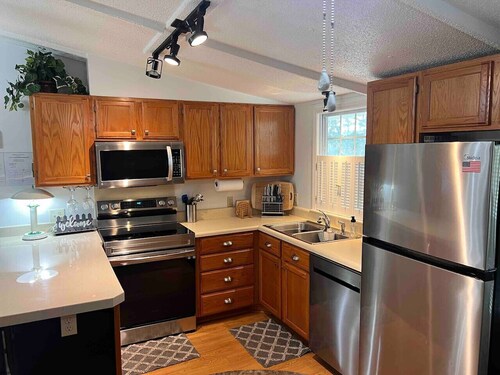 10 Minute drive to the Beach. Pets allowed