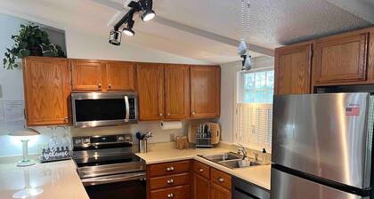 10 Minute drive to the Beach. Pets allowed