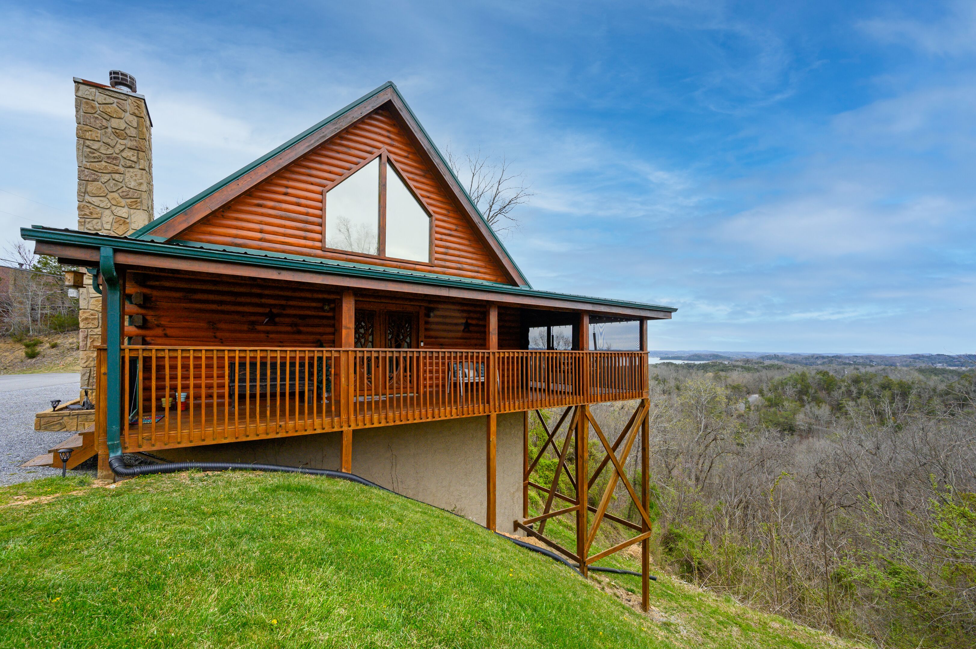 🌟 NEW 🚤 Lake Cabin! 🌲 One of a Kind Views 🔎 Pool + Hot Tub + 2 Fireplaces 🔥