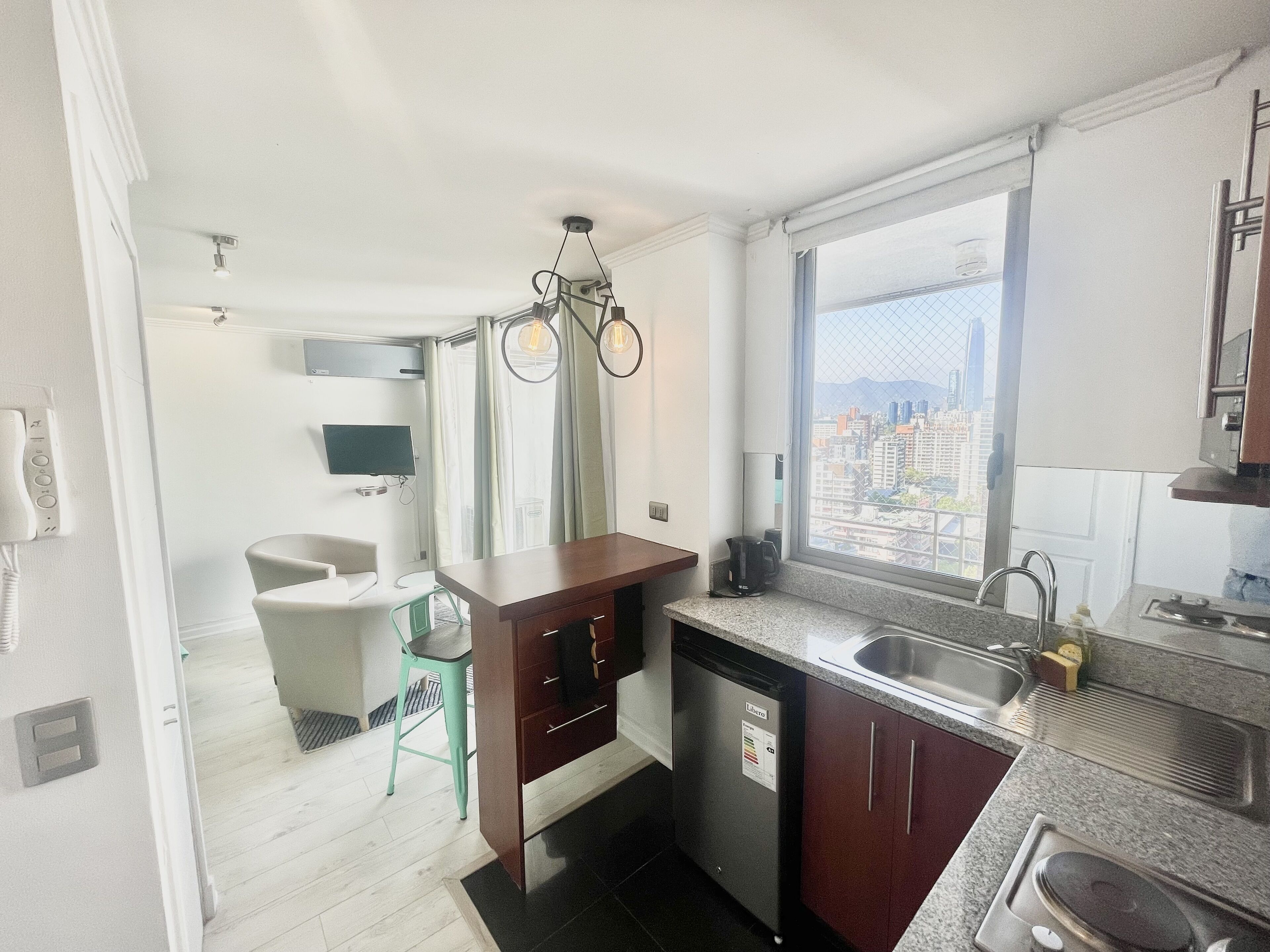 Estudi en suite Deluxe | Cuina privada | Frigorífic, microones i torradora 