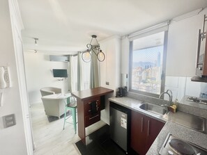 Suite estudio Deluxe | Cocina privada | Frigorífico, microondas, tostadora y utensilios de cocina