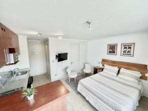 Basic-Studio | 1 Schlafzimmer, Bügeleisen/Bügelbrett, kostenloses WLAN, Bettwäsche