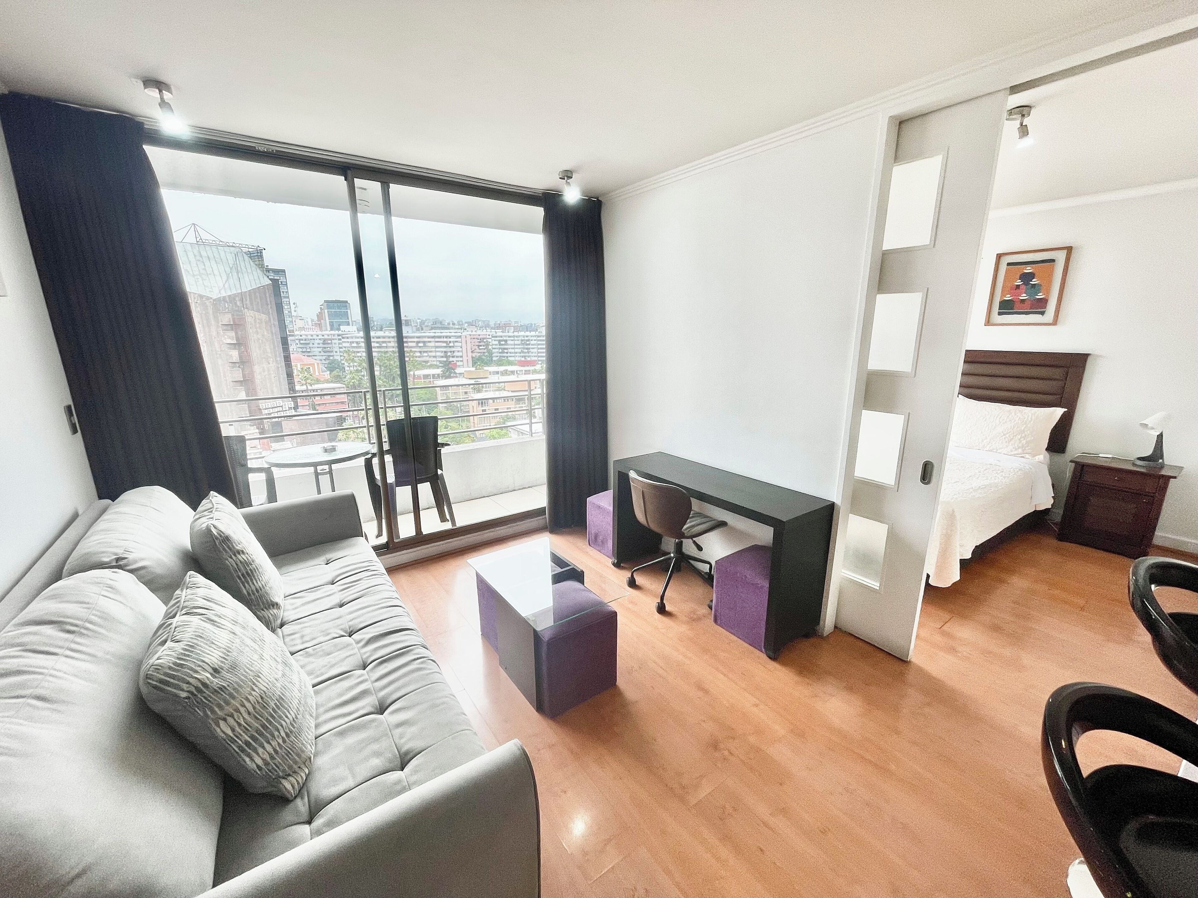 Basic-Apartment | Wohnzimmer | 42-Zoll-Flachbildfernseher mit Kabelempfang, Fernseher