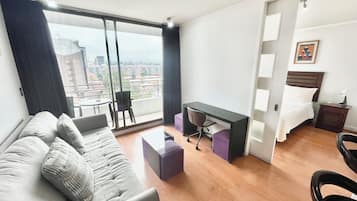 Departamento básico | Sala de estar | Televisión de pantalla plana de 42 pulgadas con canales por cable