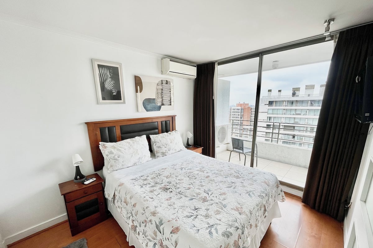 Basic Apartment | Iron/ironing board (on request), WiFi (free), bed sheets