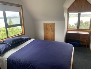 4 bedrooms, desk, free WiFi, bed sheets - Whole House with KerKeri inlet views, fisherman's paradise (Kerikeri)