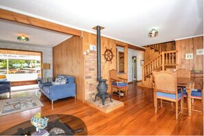 Interior - Whole House with KerKeri inlet views, fisherman's paradise (Kerikeri)