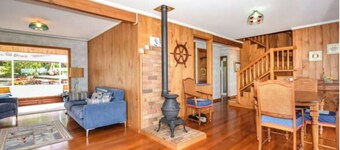 Whole House with KerKeri inlet views, fisherman's paradise