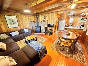 Smart TV, fireplace, DVD player, video library - Croll Cabins-Peterson's Porch- #6 at Vallecito Lake. Amazing views, pet friendly (Bayfield)