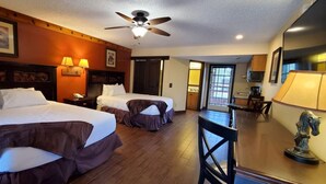 Room - COURTYARD SUITE steps to Pool and Rodeo!  257 (River Ranch)