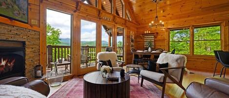 TV, peis, videospill og bordtennis