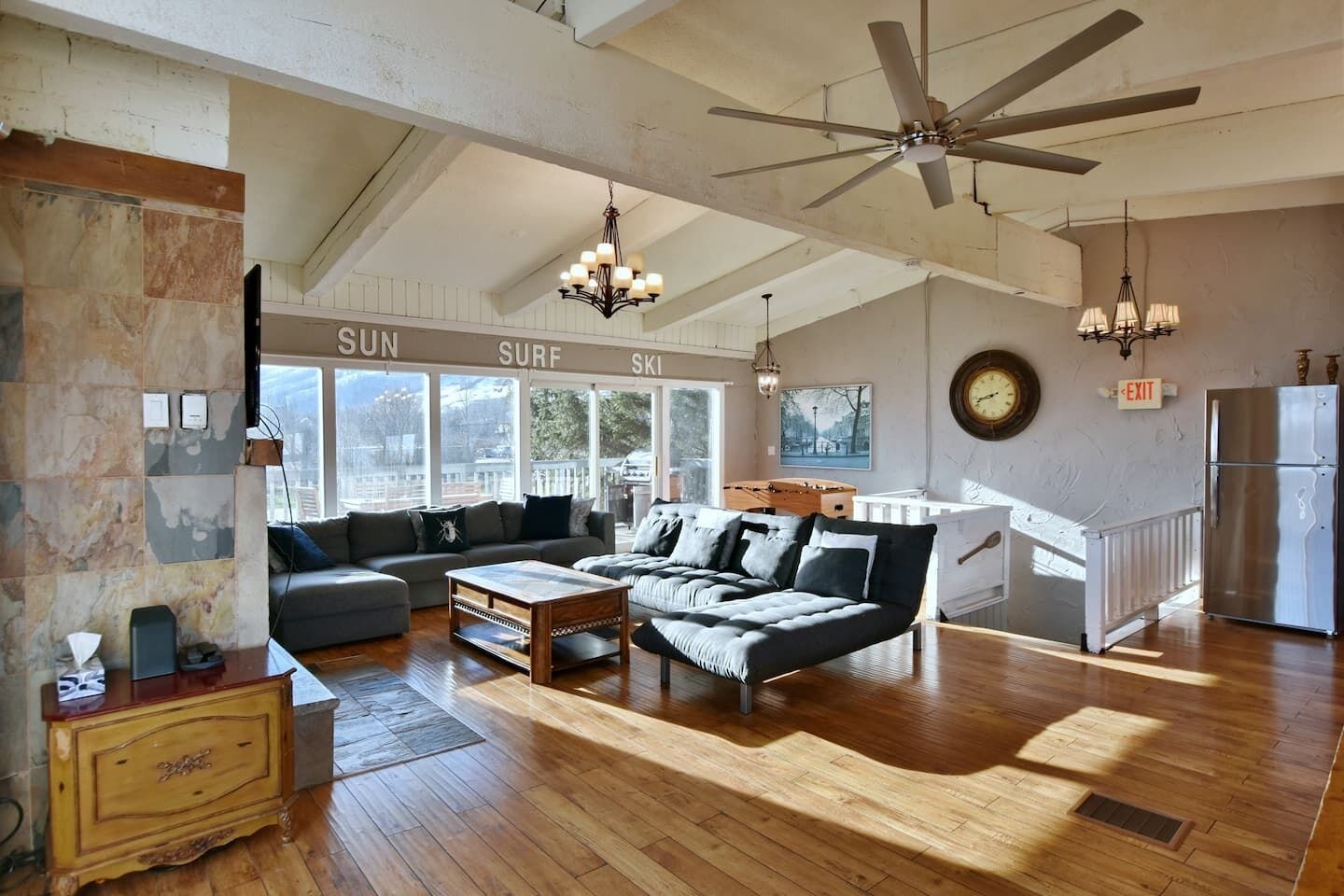 6 Bedroom Blue Mountain Chalet w/ HOT TUB & SAUNA!