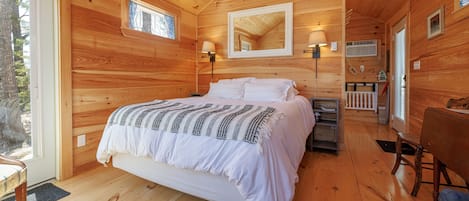 1 slaapkamer, een strijkplank/strijkijzer, gratis wifi, beddengoed