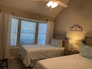 2 habitaciones, camas con efecto memoria y escritorio