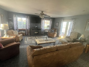 TV, fireplace - Limestone Corner Bungalow (Graytown)