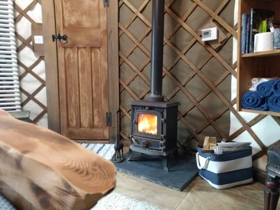 Bembridge Harbour Yurt - Log Burner - WiFi
