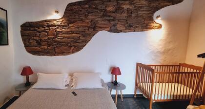 Lovely Bed House with one room in Monsaraz Castle