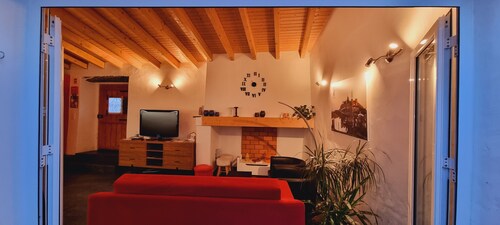 Lovely Bed House with one room in Monsaraz Castle