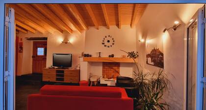 Lovely Bed House with one room in Monsaraz Castle