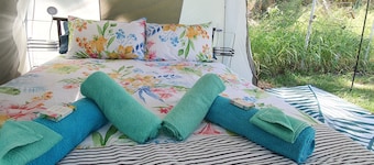 Meyenburg Luxury Tent with shared bathroom/kitchen/lounge