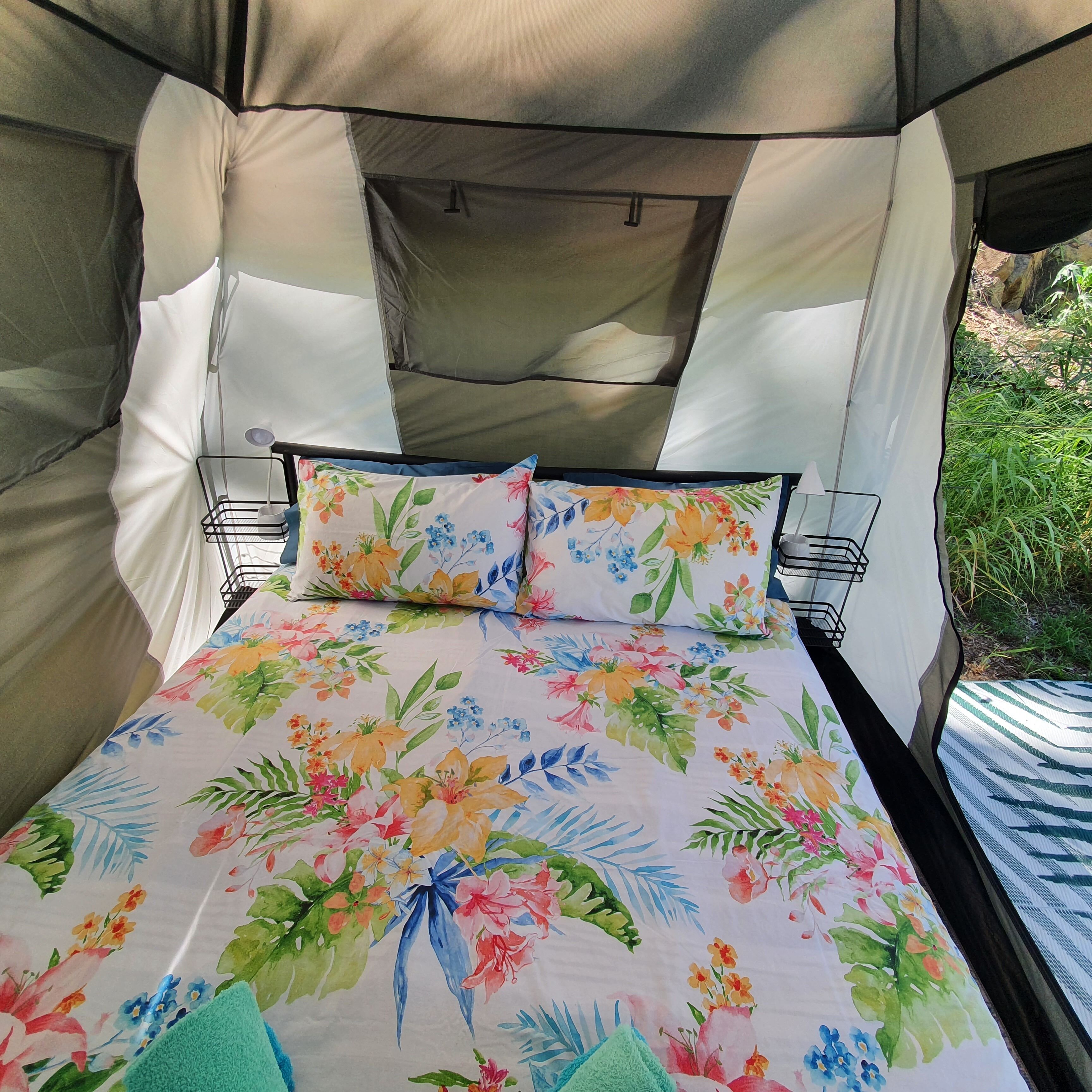 Meyenburg Luxury Tent with shared bathroom/kitchen/lounge