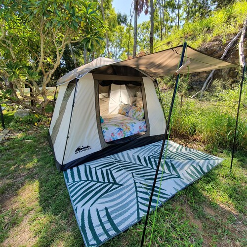 Meyenburg Luxury Tent with shared bathroom/kitchen/lounge