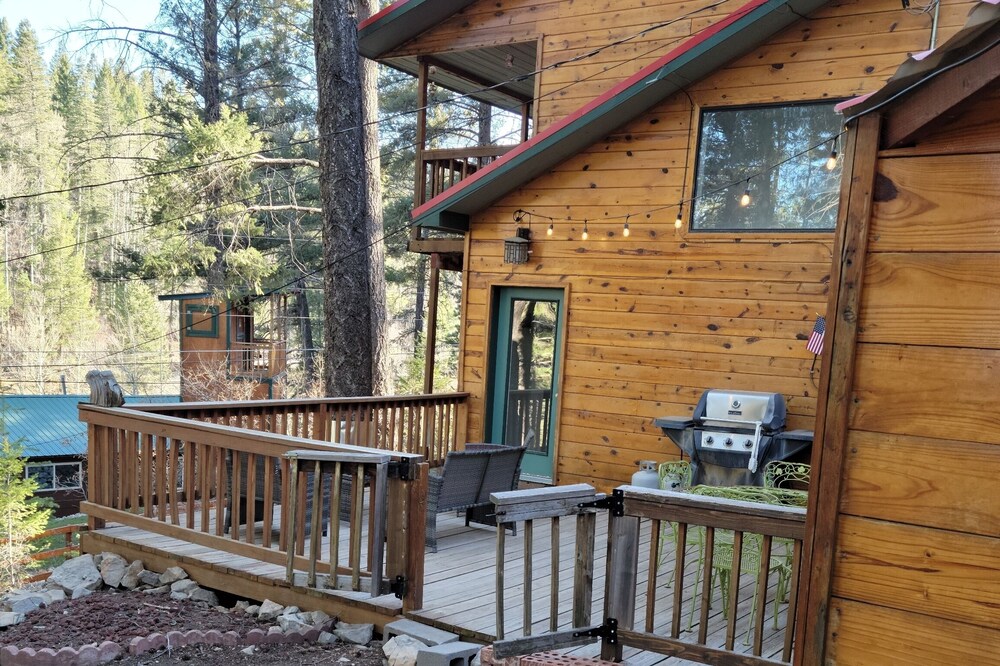 PANTHER PINES - Mountain Retreat, in Village of Cloudcroft
