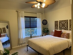 4 Schlafzimmer, Zimmersafe, Bügeleisen/Bügelbrett, WLAN