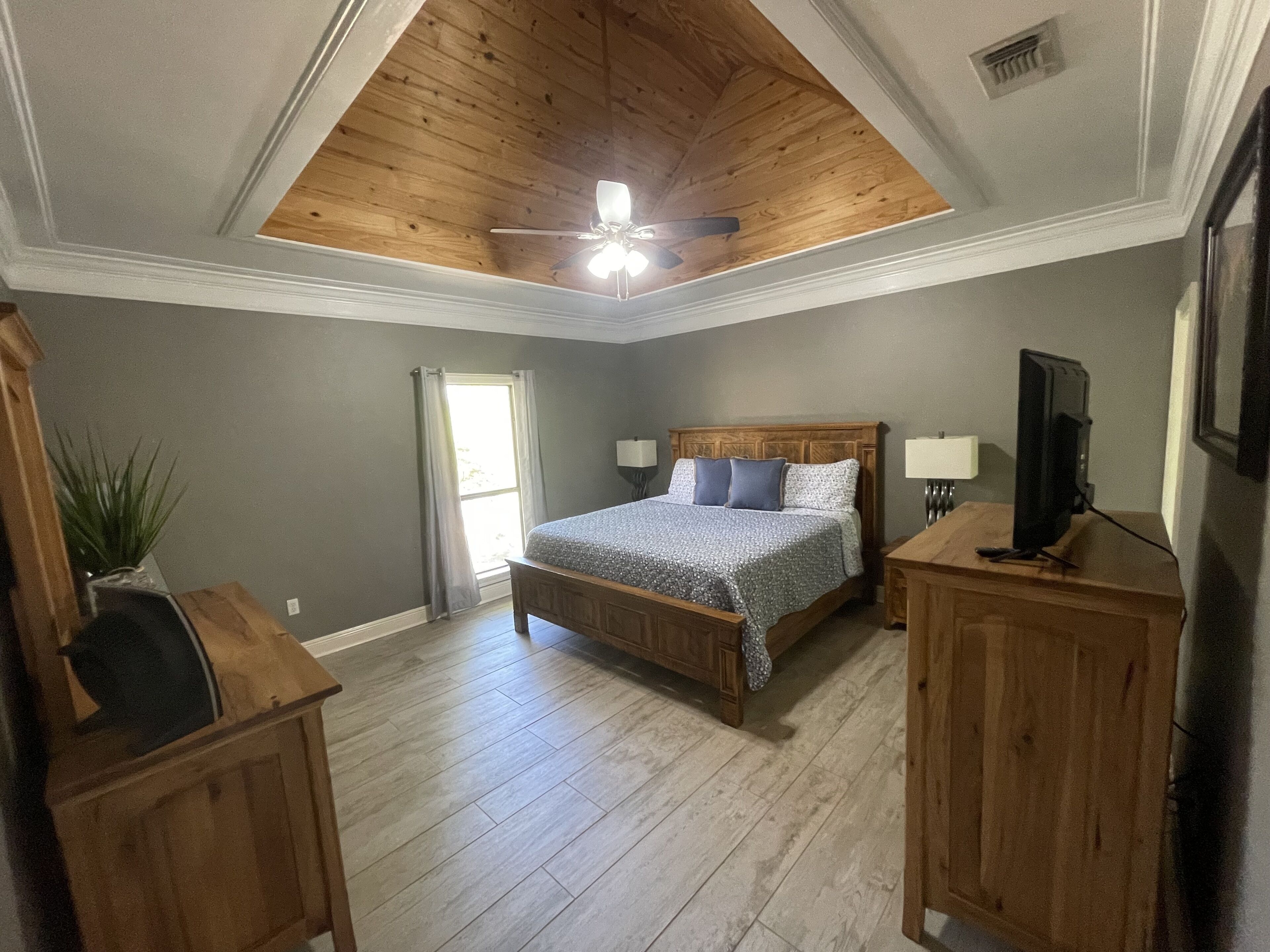 3 chambres, fer et planche à repasser, Wi-Fi, draps fournis