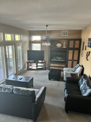 Smart TV, fireplace