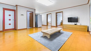 Basic Room, 3 Bedrooms (Getbawe(oceanview)) | 1 bedroom, free WiFi - Jeju Badaaehyanggi Pension (Seogwipo)