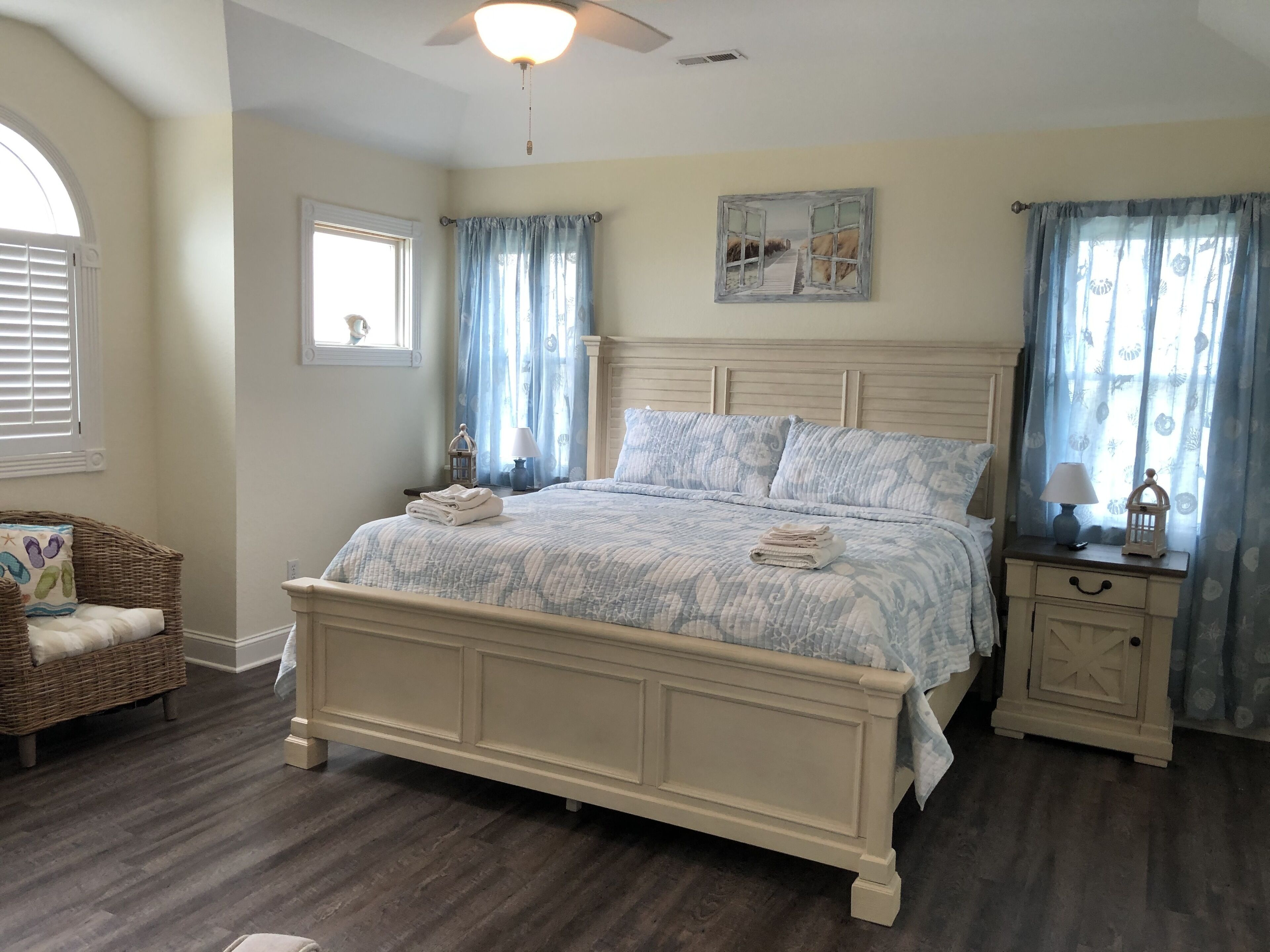 New! Ocean Breeze - Oceanfront 8 BR in Outer Banks