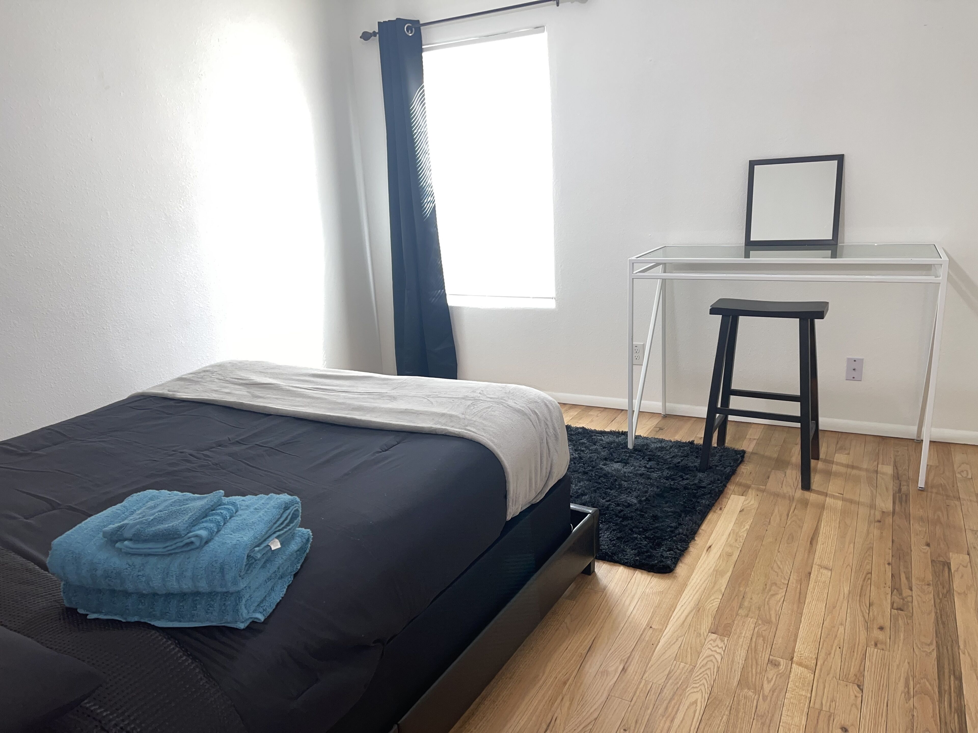 Perfectly located 2br/1ba in Nob Hill!