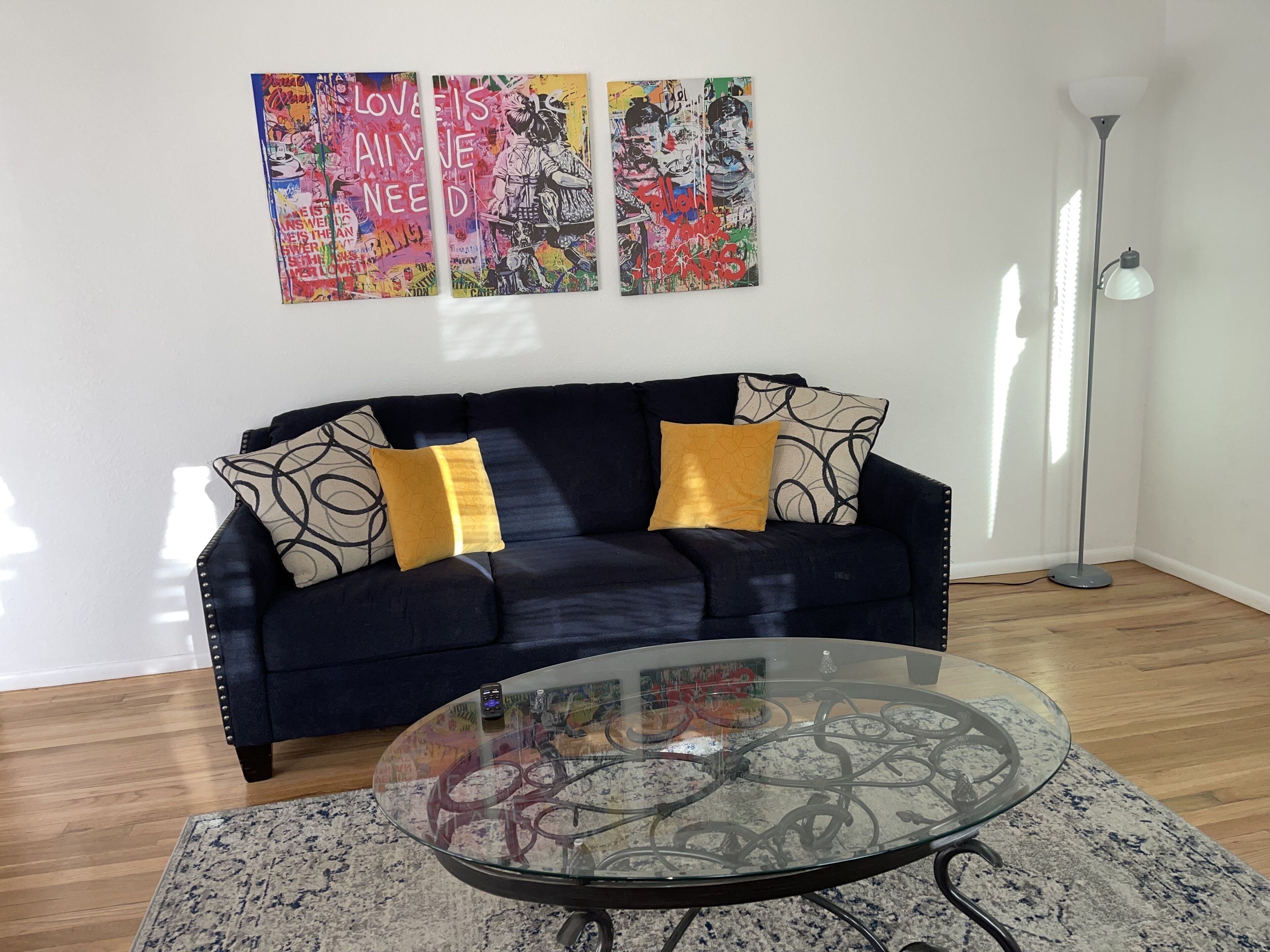 Perfectly located 2br/1ba in Nob Hill!