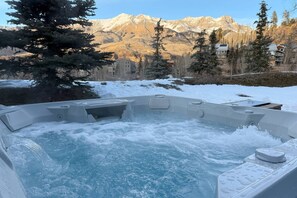 Outdoor spa tub - Amazing Unobstructed Views-Easy Walk to Chairlifts (Mountain Village)