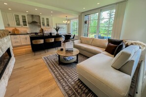 Televisión y chimenea