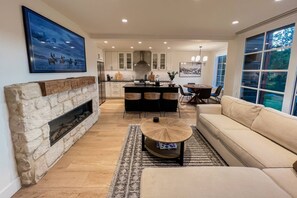 TV, fireplace - Amazing Unobstructed Views-Easy Walk to Chairlifts (Mountain Village)